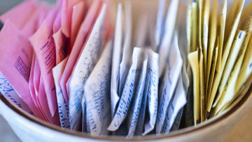 Sugar packets in a bowl